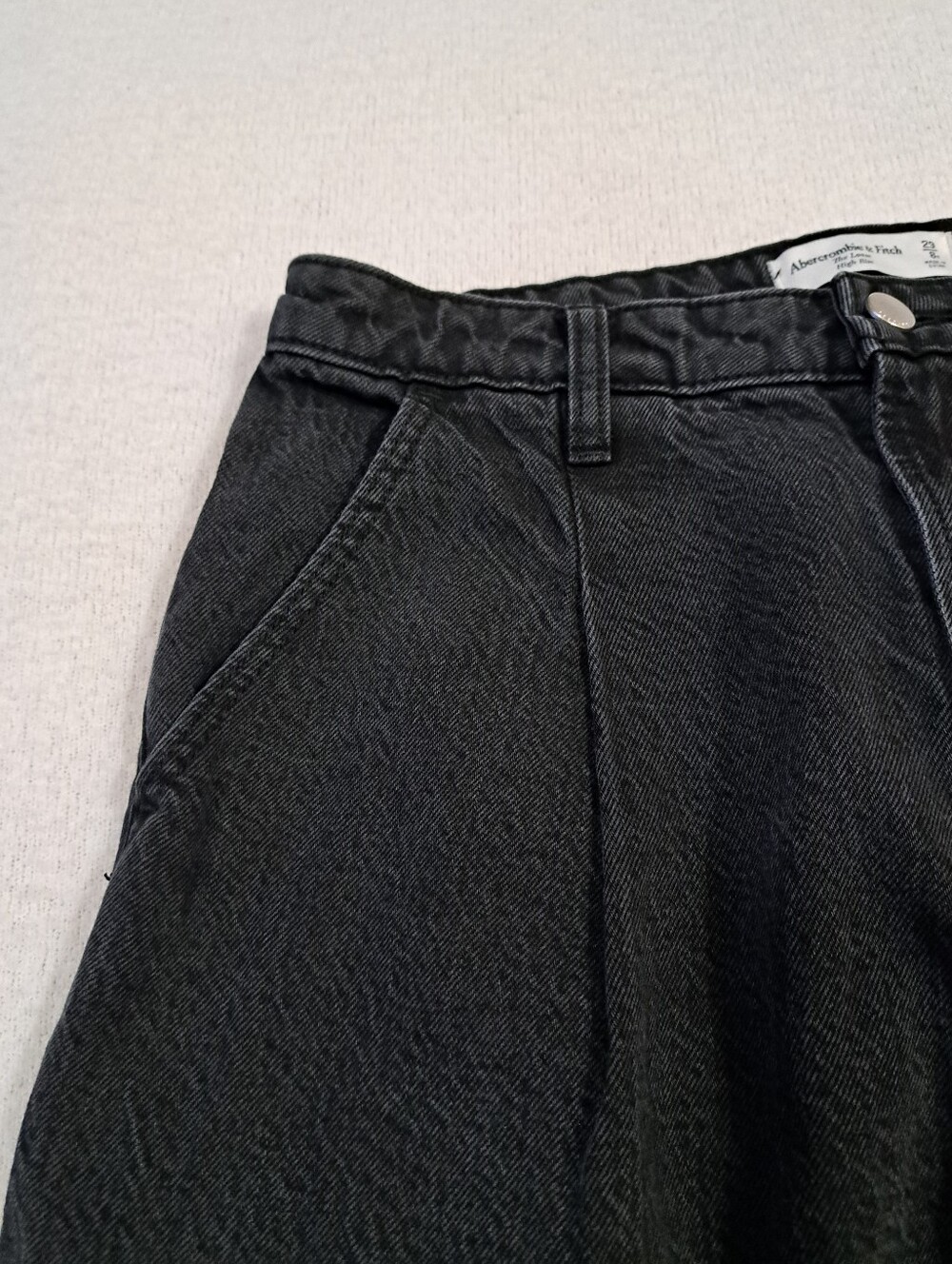 Abercrombie & Fitch The Loose High Rise Jeans Women's Size 29 Black Denim Pleats - Picture 3 of 13